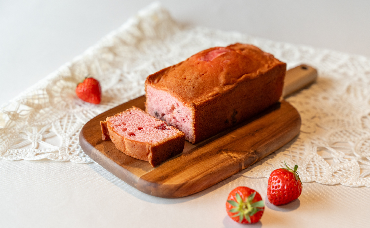 【沖縄県産いちご使用】いちごのパウンドケーキもいかが?の詳細画像 【沖縄県産いちご使用】いちごのパウンドケーキもいかが?の詳細画像
