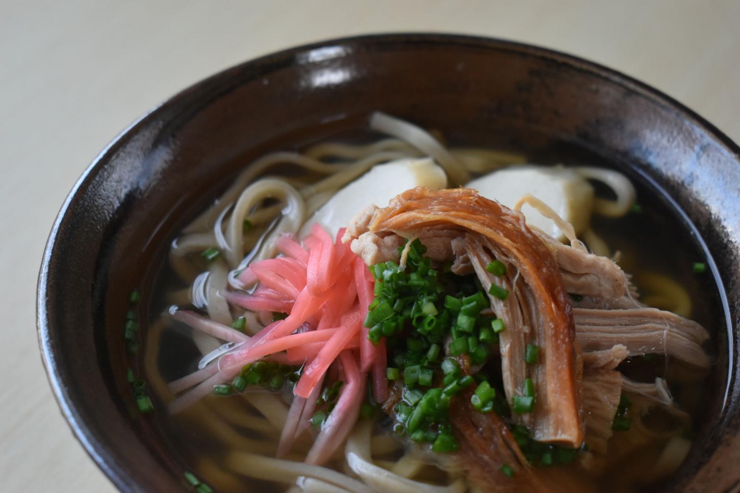 金城畜産/豚の丸焼きリッチセット ほぐし肉&ラー油&あざみ麺 【送料込・冷凍便】の詳細画像 金城畜産/豚の丸焼きリッチセット ほぐし肉&ラー油&あざみ麺 【送料込・冷凍便】の詳細画像