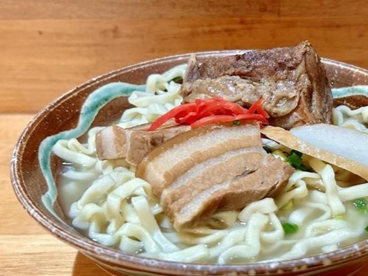 【予約受付中】【送料込】やまや　三枚肉・ソーキそばセット3食入り　※2026年1月7日以降配送