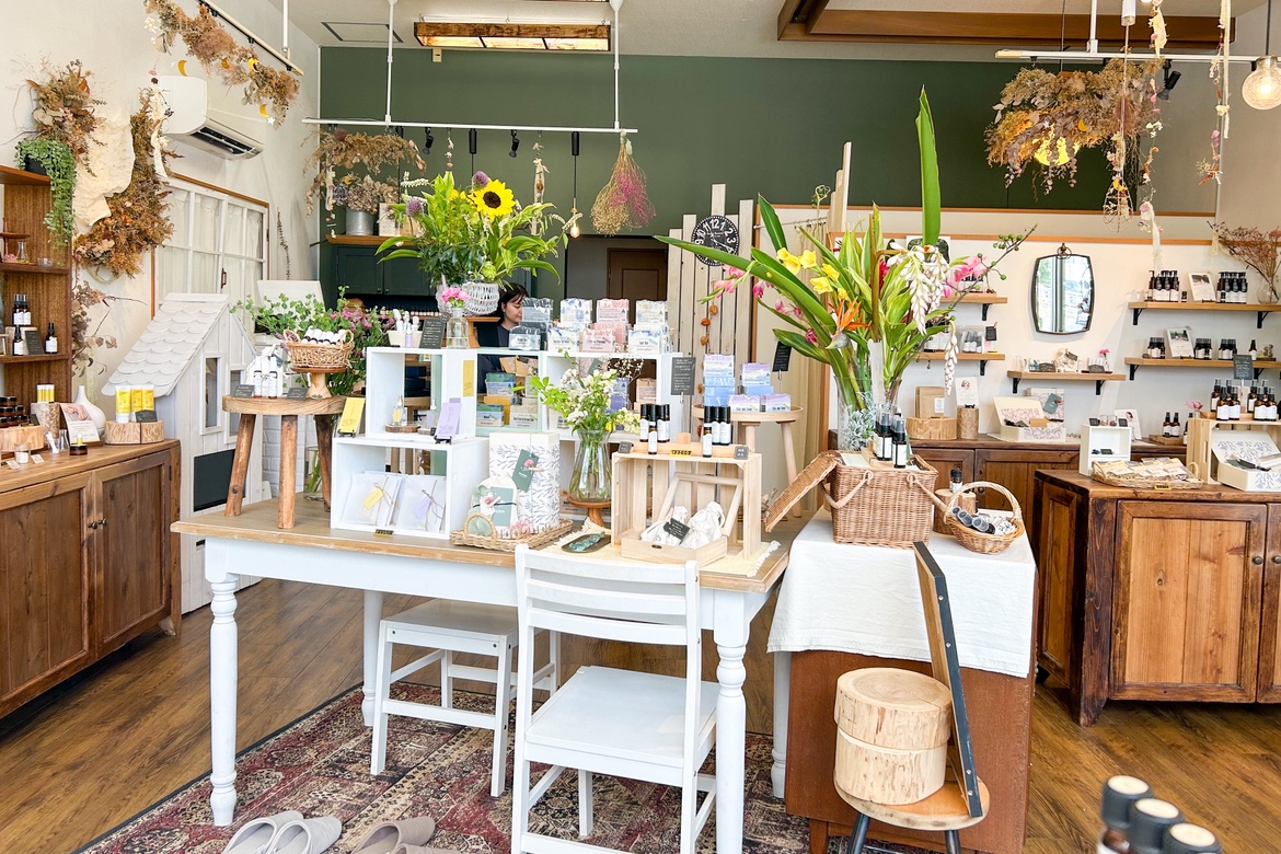 アロマで寄り添う“町のアロマ屋さん”、「petaluna(ペタルーナ)」